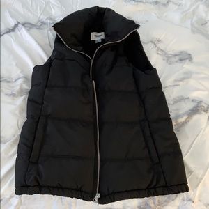 Black puffer vest